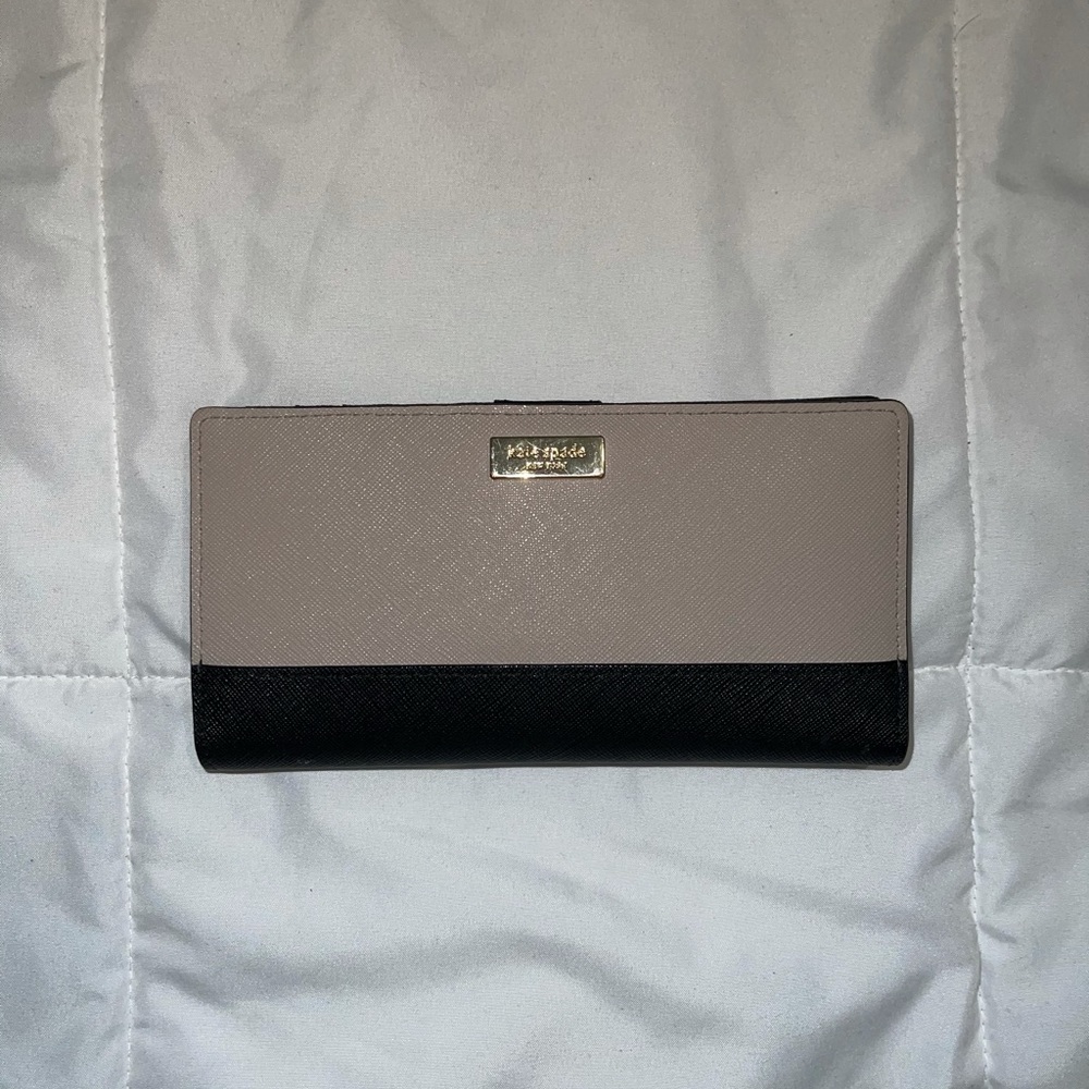 SOLD: Kate Spade Wallet